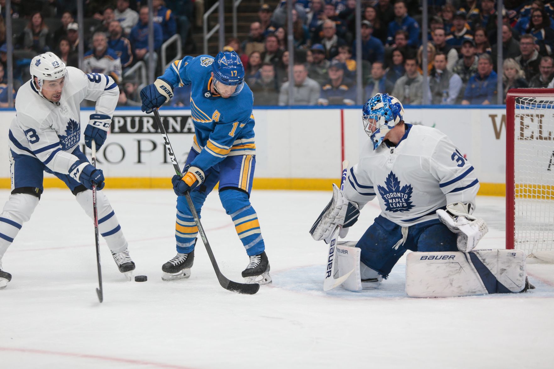 Blues take on Maple Leafs